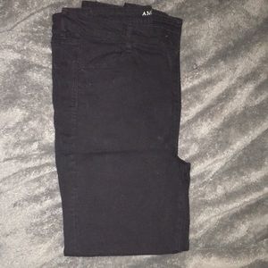American Eagle Black Ripped Super Hi-Rise Jegging